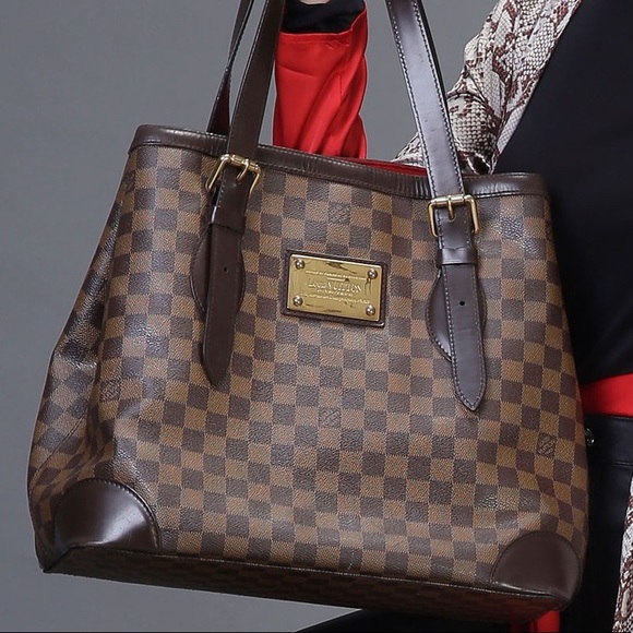 LOUIS VUITTON
Damier Canvas Hampstead GM Bag
